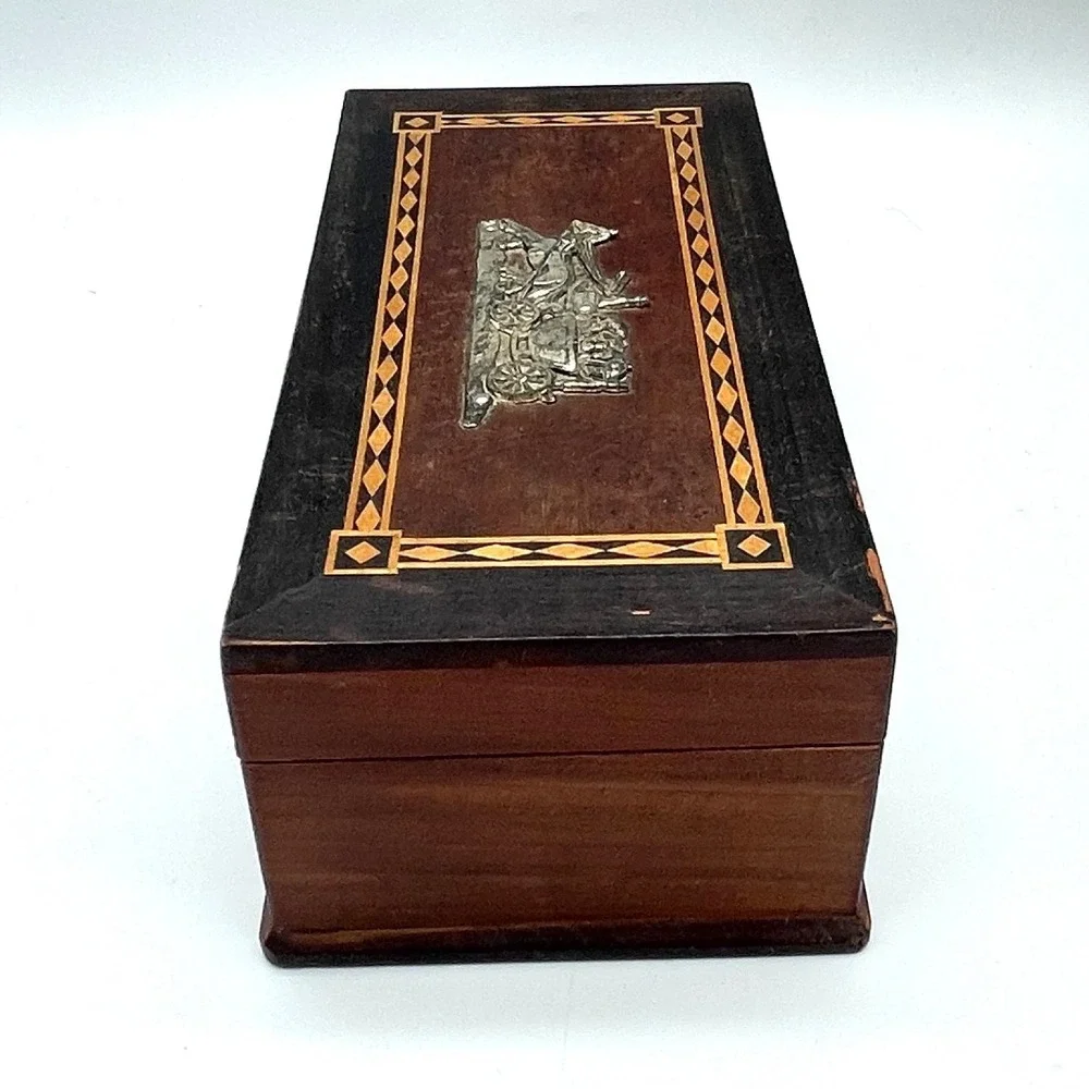 Vintage Vineland NJ Souvenir Cedar Wood Keepsake Box Inlaid Horse Carriage 7.5in